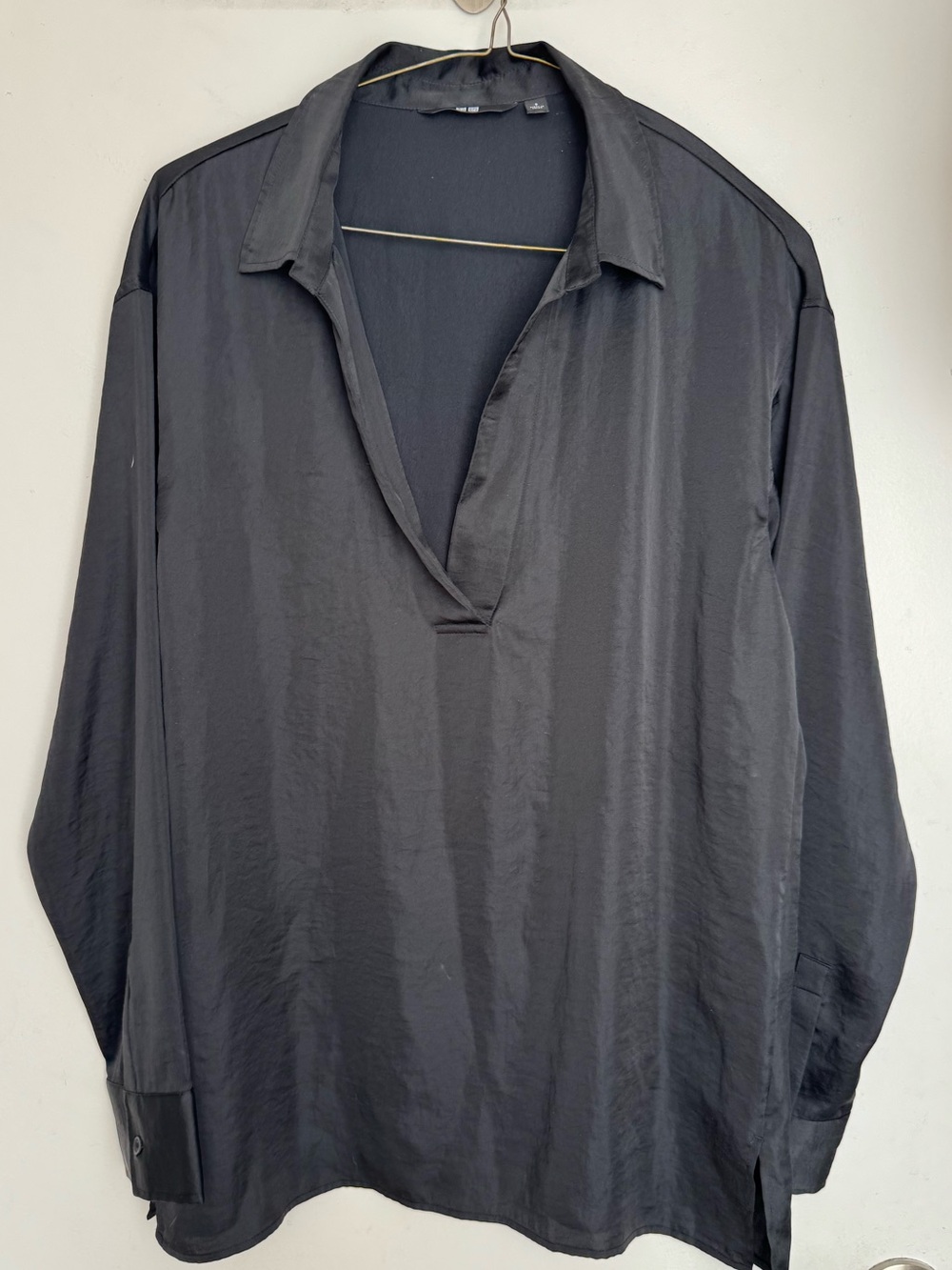 Uniqlo Women’s Black Satin Long-Sleeve Popover Shirt - size small